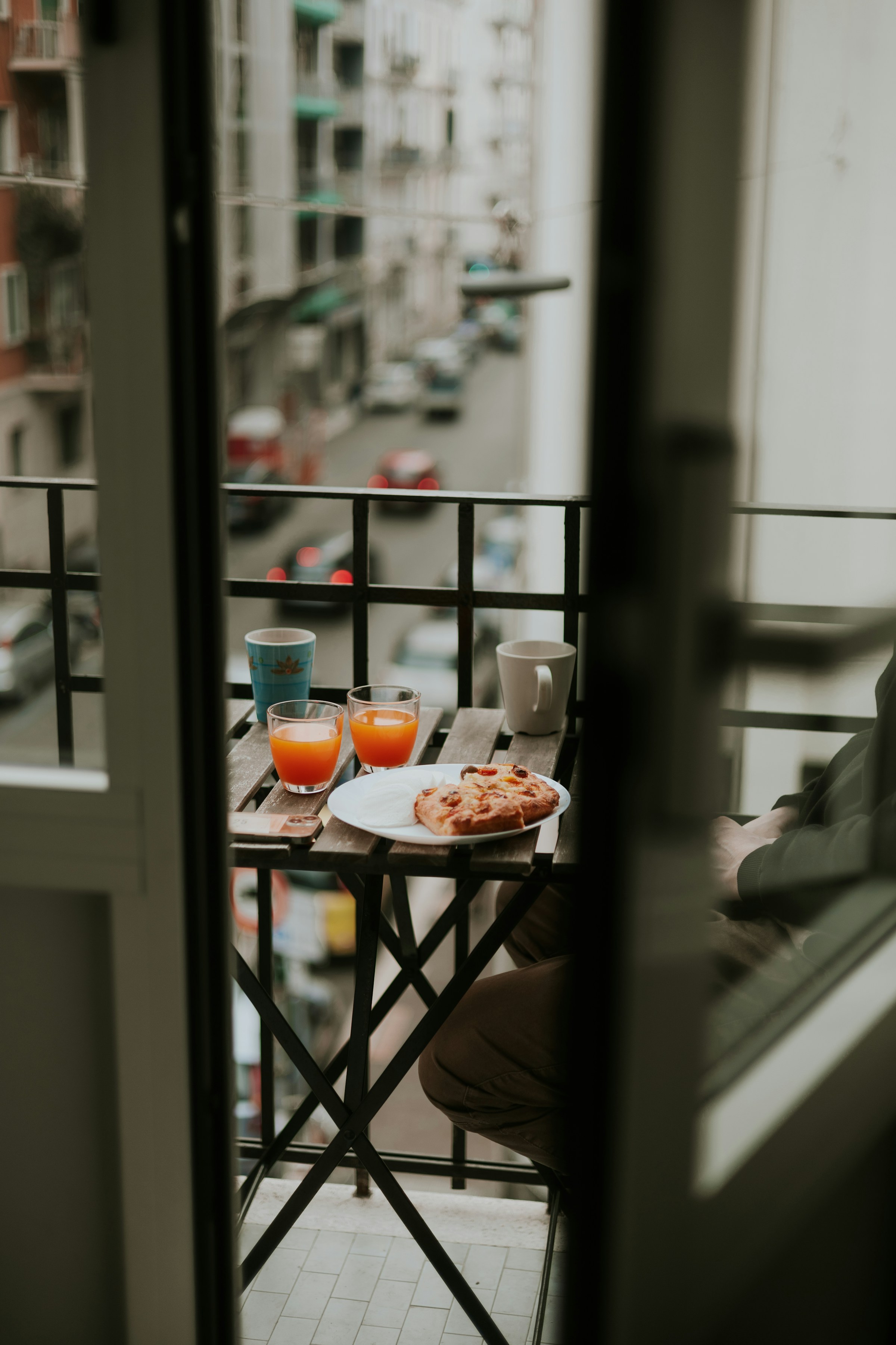 A Dining Set Sized for Balconies