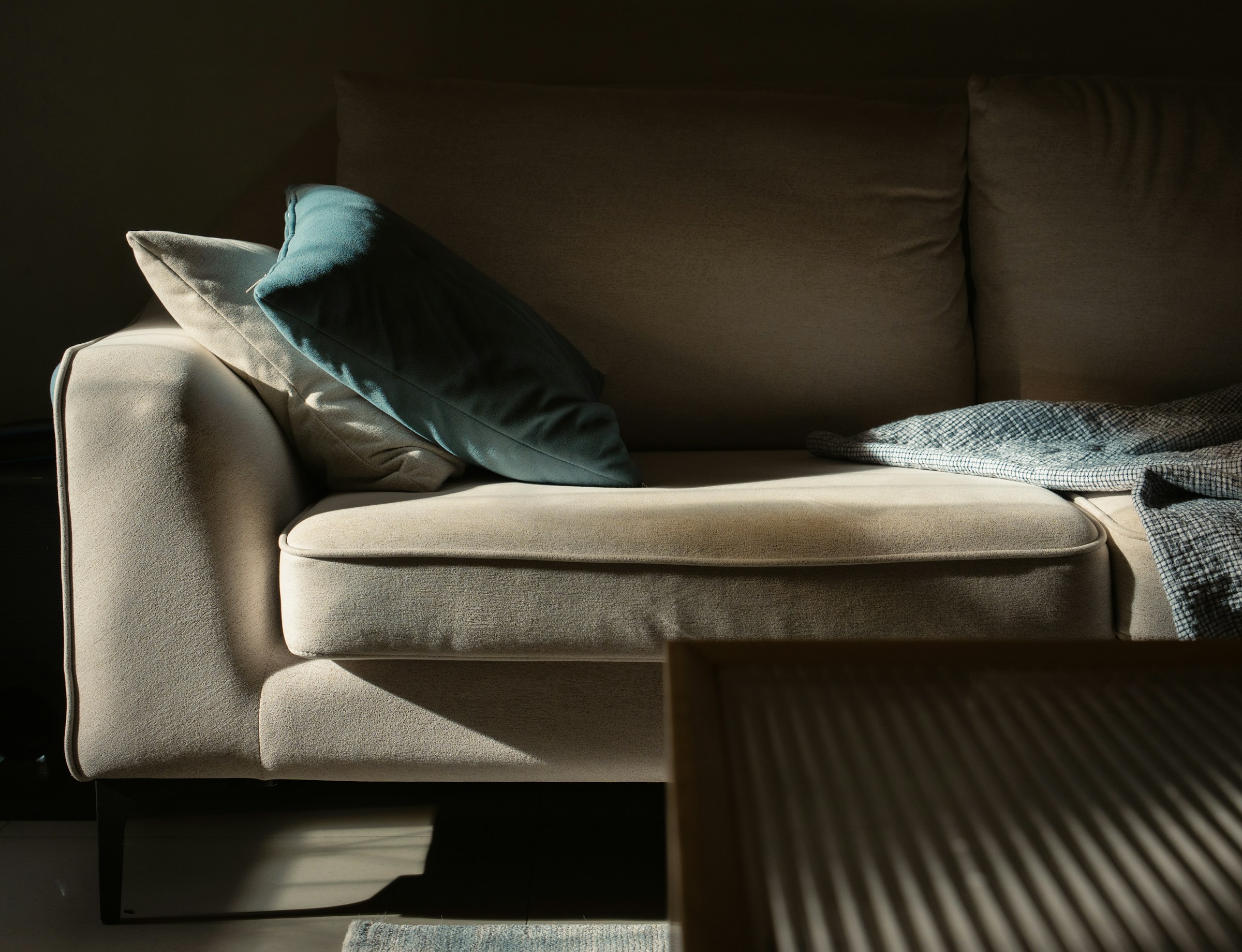 How Deep Should a Sofa Be?